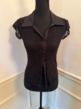 Hiatus Y2K Black Open Floral Lace 3-Button Collared Cap Sleeve Top Made in USA